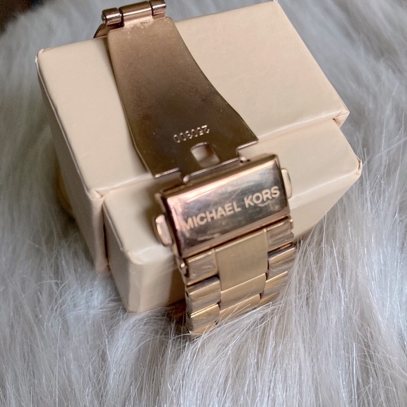 Michael Kors Slim Runway Watch in Rose Gold - Picture 4 of 9